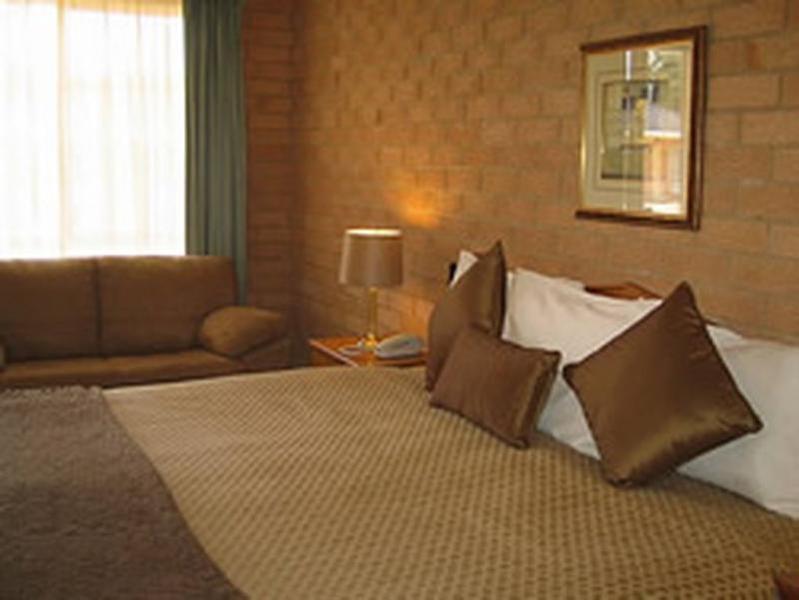 Golden Chain Aalana Motor Inn Cowra Kültér fotó